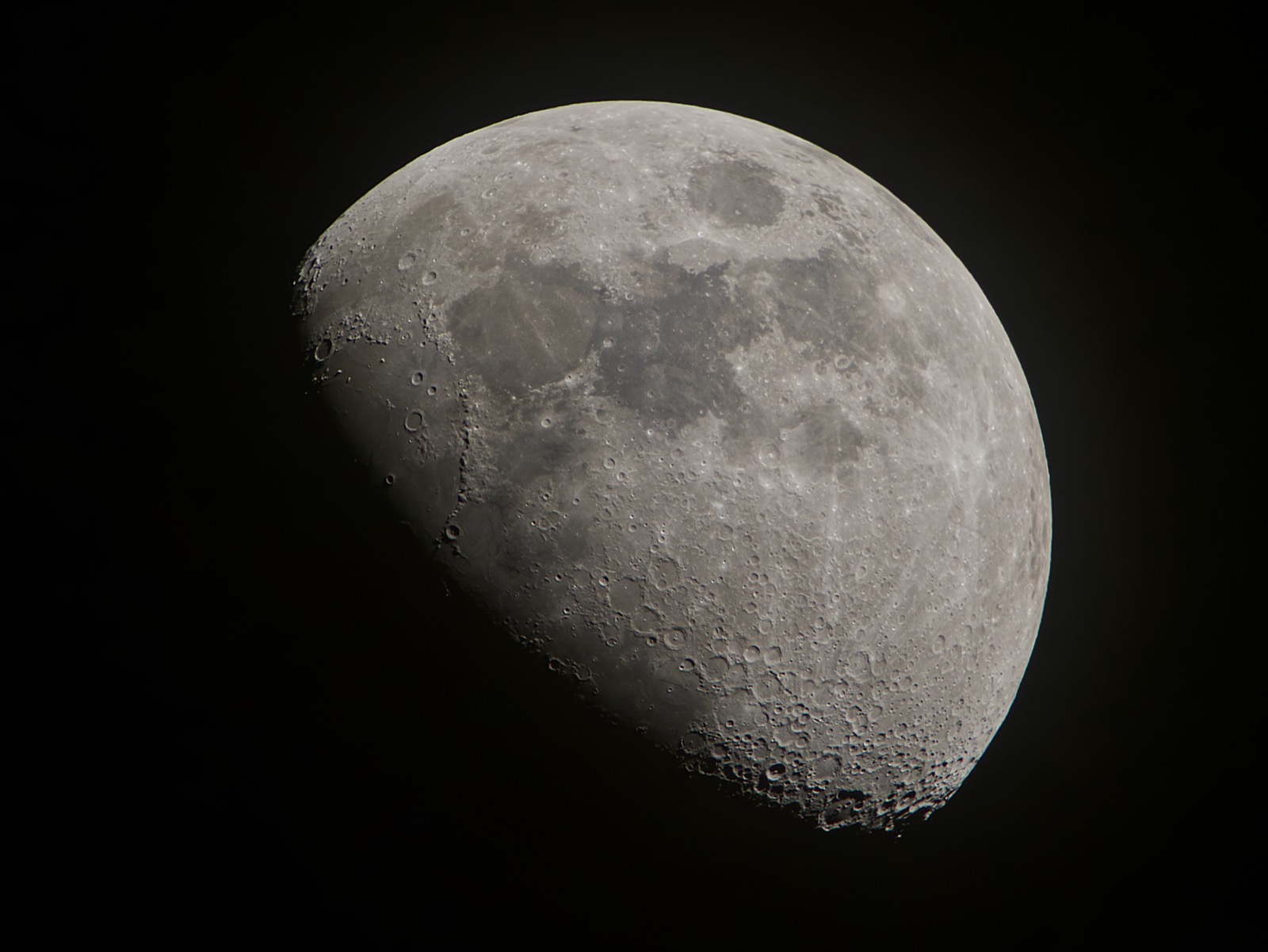 Processed this from RAW in Affinity Photo 2. Moon.